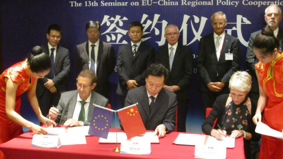 ZHENGZHOU, FERRMED and UIC signing the cooperation agreement. Photo: FERRMED