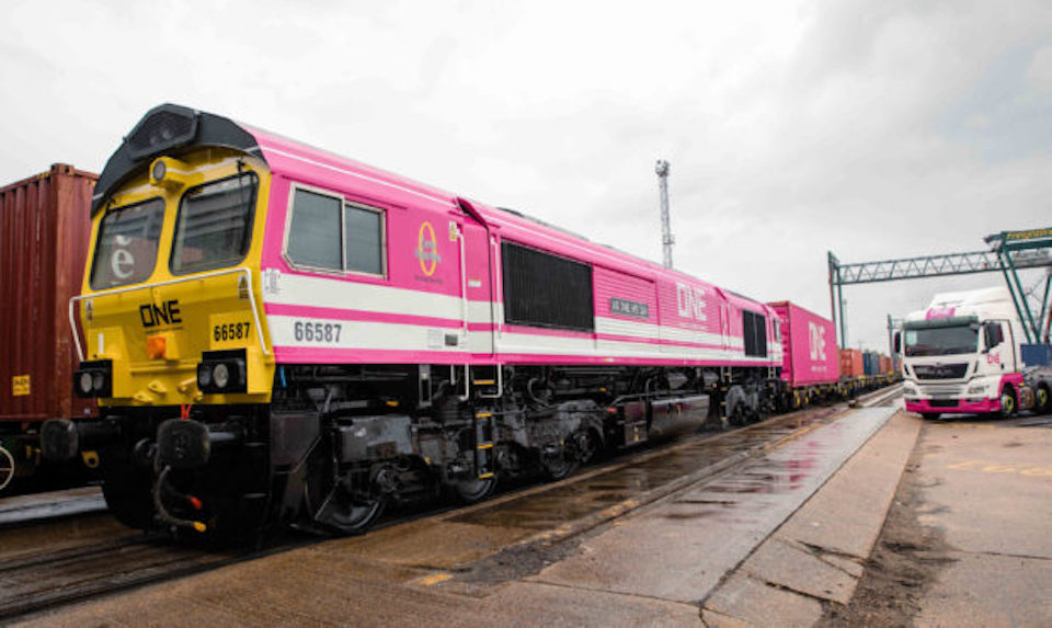 Freightliner locomotive in ONE pink livery